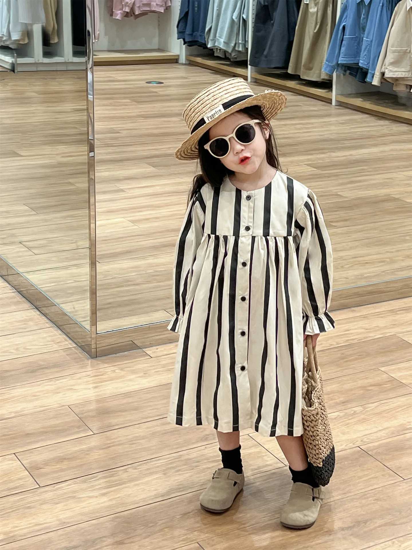2024 Spring Childrens Girls Dress Black and White Striped Loose Preschool Girls Dress Bubble Long Sleeve Single Chest Baby Girls DressW240720