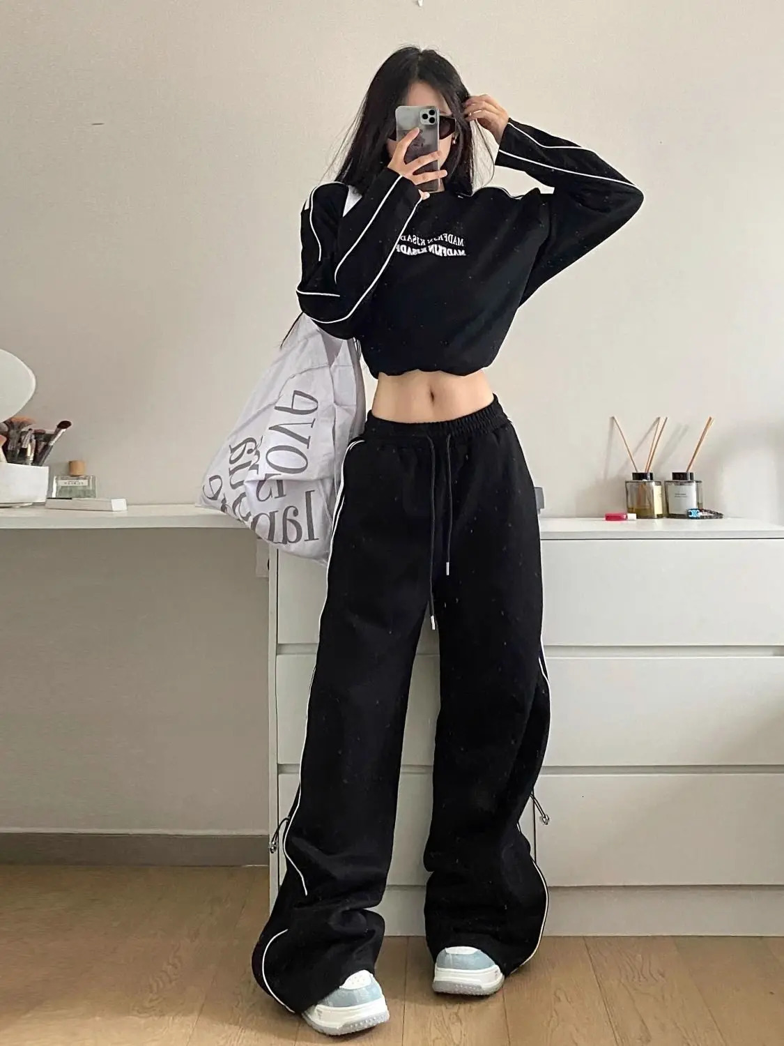 Side Stripe Casual Sports Suit for Men and Women Fashion Long Sleeve Cropped Top Wide Leg Straight Pants Two Piece Pant Sets 240807