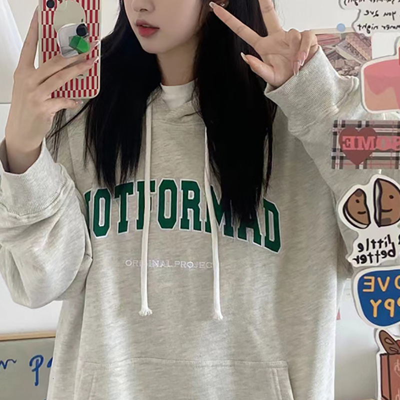 Velvet hooded sweatshirt for women in autumn and winter, new loose letter printed Korean fashion student coat, long sleeved top trend