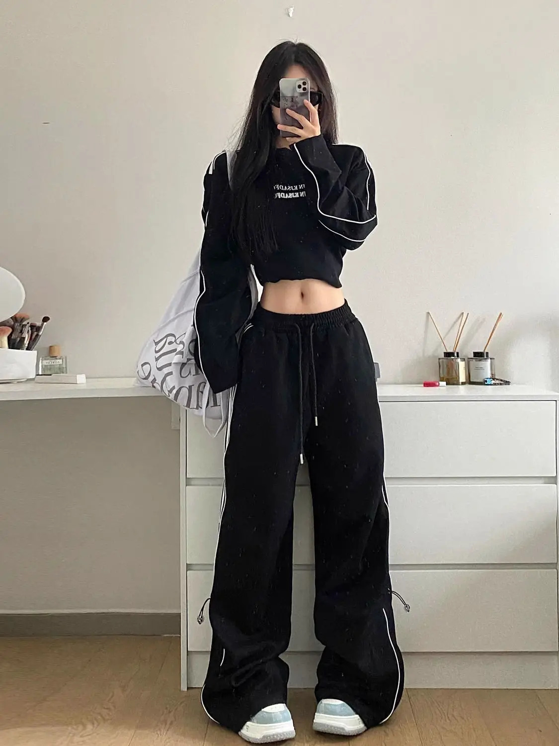 Side Stripe Casual Sports Suit for Men and Women Fashion Long Sleeve Cropped Top Wide Leg Straight Pants Two Piece Pant Sets 240807