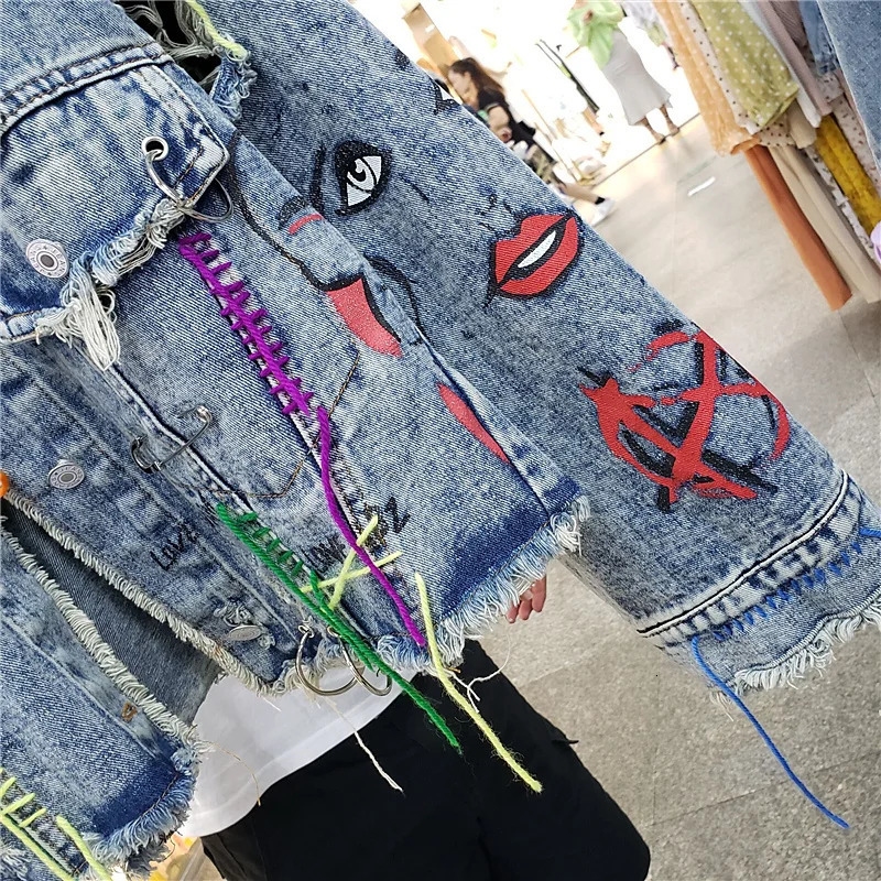 Spring Fashion Rivet Graffiti Print Holes Denim Jacket Coat Women Outerwear Streetwear Loose Casual Short Jeans Jacket Female 240806
