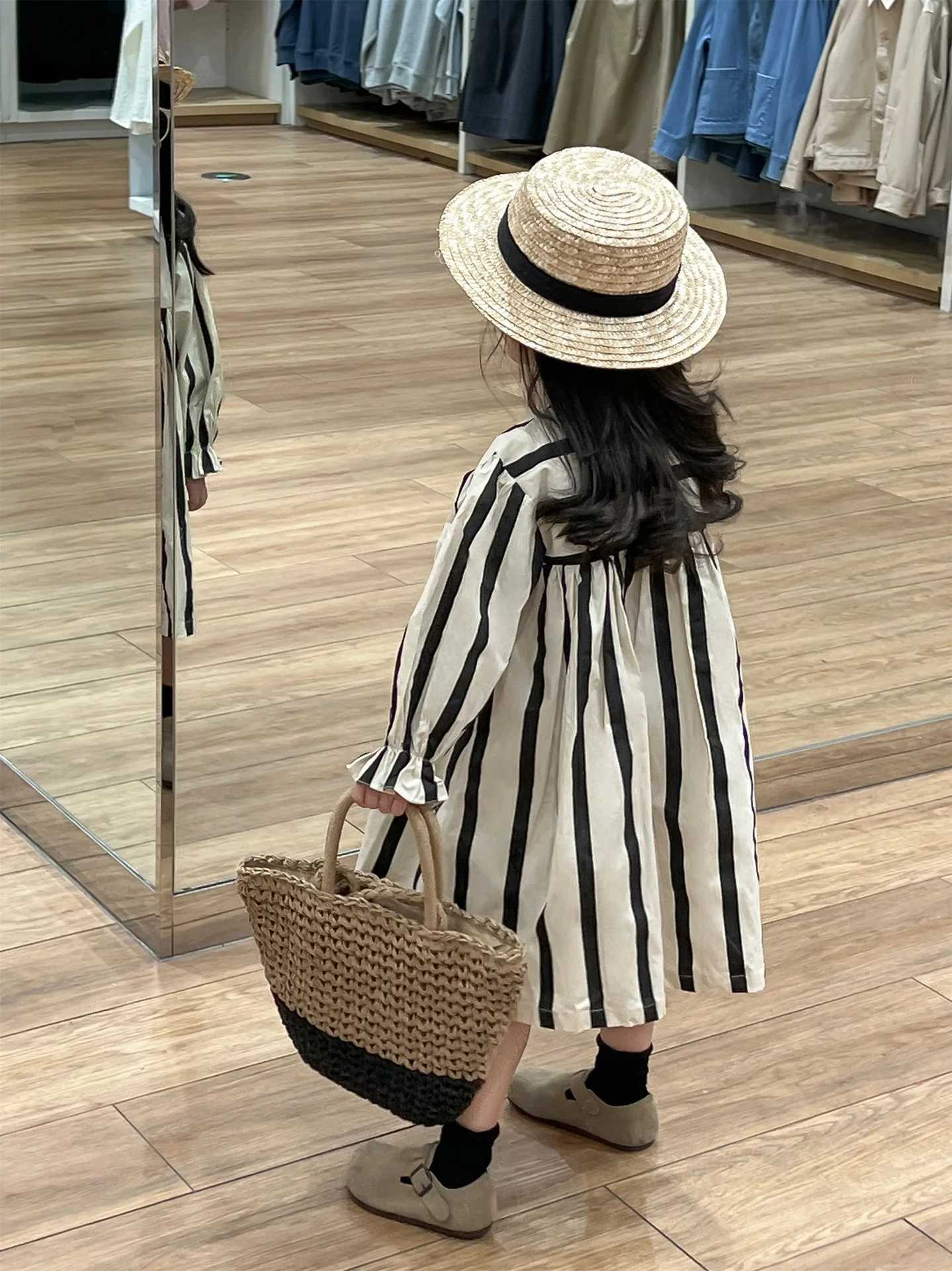 2024 Spring Childrens Girls Dress Black and White Striped Loose Preschool Girls Dress Bubble Long Sleeve Single Chest Baby Girls DressW240720
