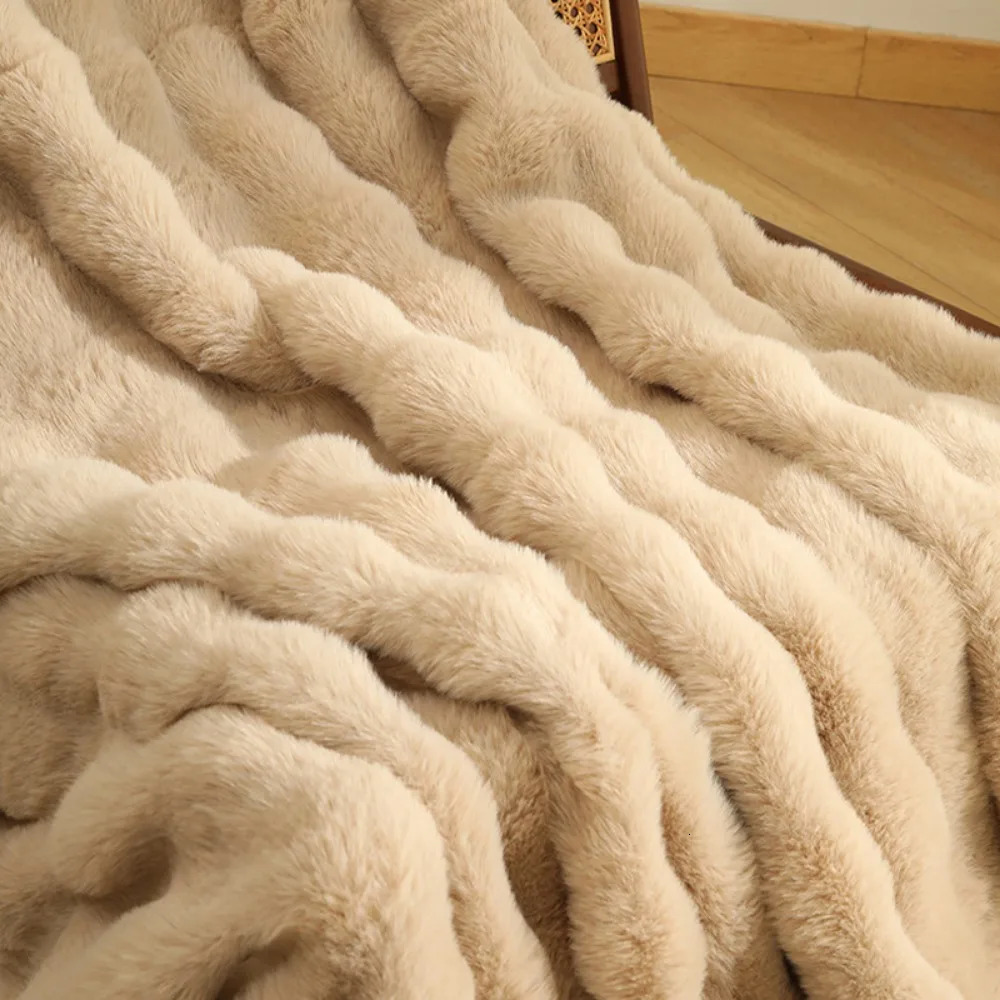 High-grade Faux Rabbit Fur Blanket Autumn Winter Soft Thick Warm Sofa Blanket Bedroom Bedding Nap Blanket Home Decor 240806
