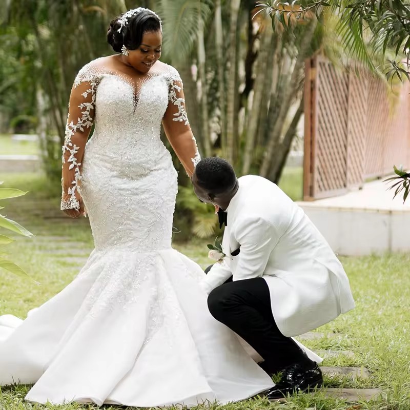 Romantic Scoop Shinny Appliques Beads Wedding Dress for Bride Chapel Train Garden African Long Sleeve Mermaid Bridal Gown