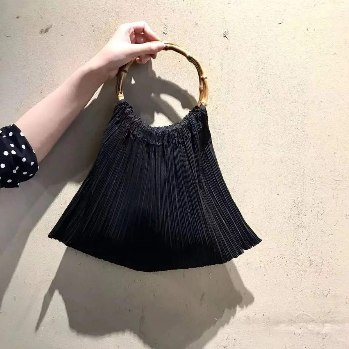 Black High-end Pleated Texture Round Bamboo Joint Portable Shoulder Bag Underarm Bag Bag Womens Bag 240807