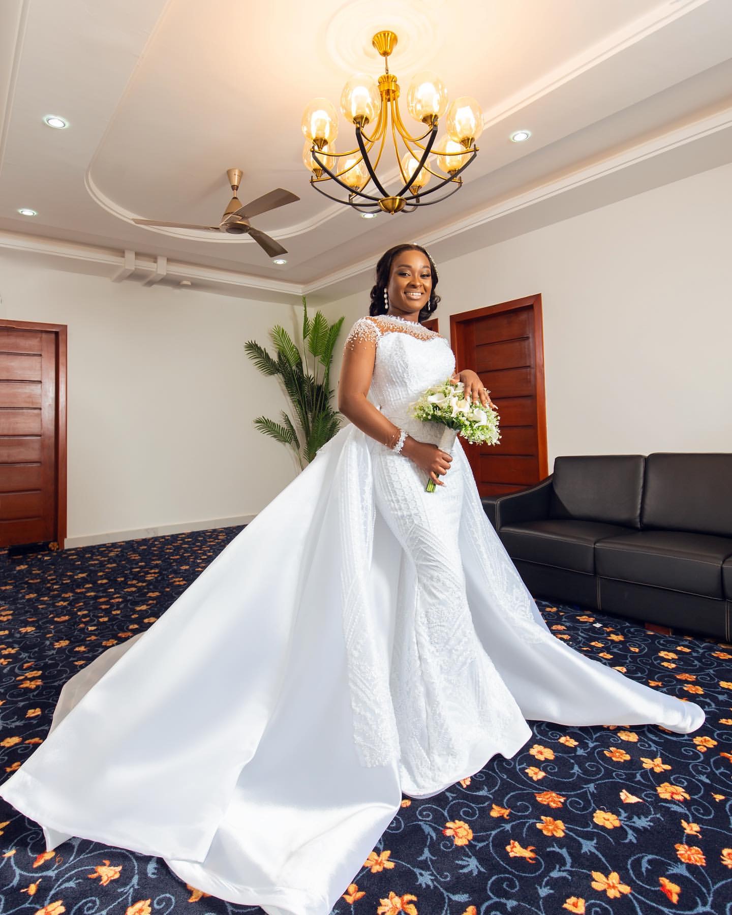 2024 Arabic Aso Ebi Plus Size White Mermaid Wedding Dresses Lacefull Beaded Sheer Neck Detachable Train Bridal Gowns Dress Vestidos De Novia ZJ409