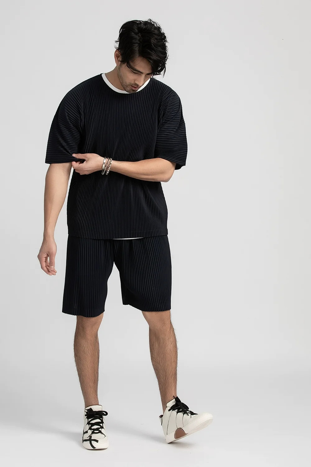 Miyake pleated mens shorts loose casual mens summer shorts gym sports shorts mens drawstring pants240808