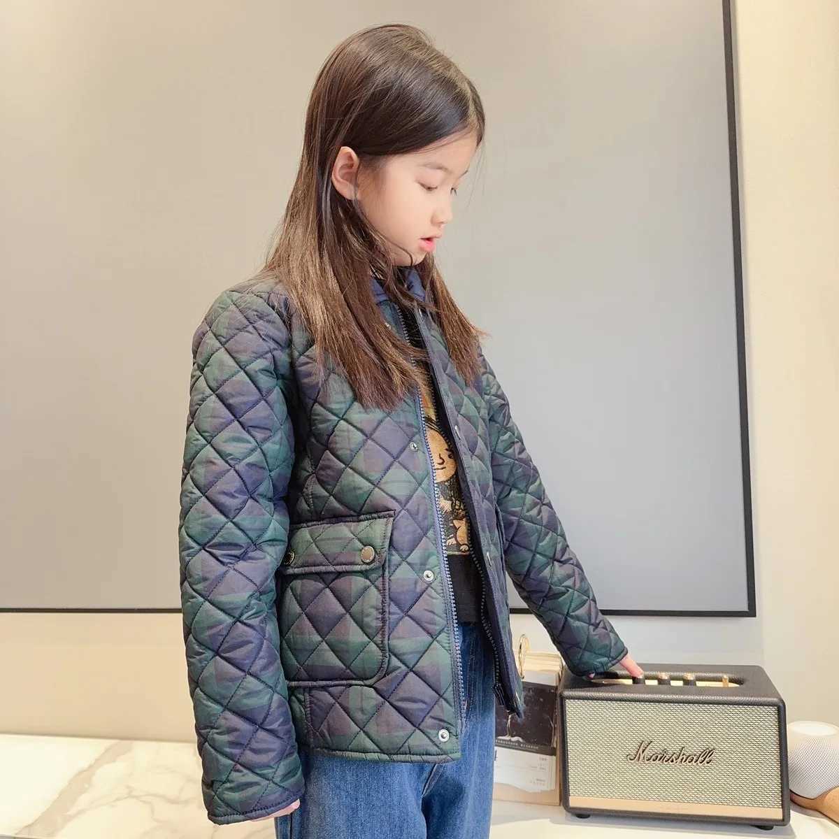 2024 childrens green checkered lapel thin cotton-padded jacket for boys and girls gender-neutral clip cotton-padded jacket Y240803