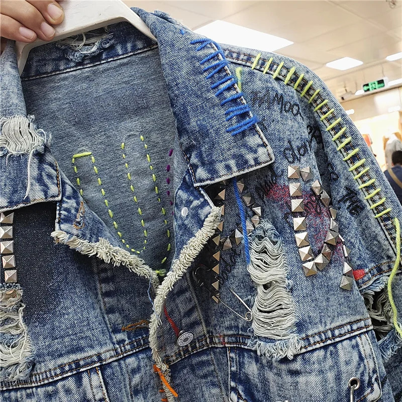 Spring Fashion Rivet Graffiti Print Holes Denim Jacket Coat Women Outerwear Streetwear Loose Casual Short Jeans Jacket Female 240806