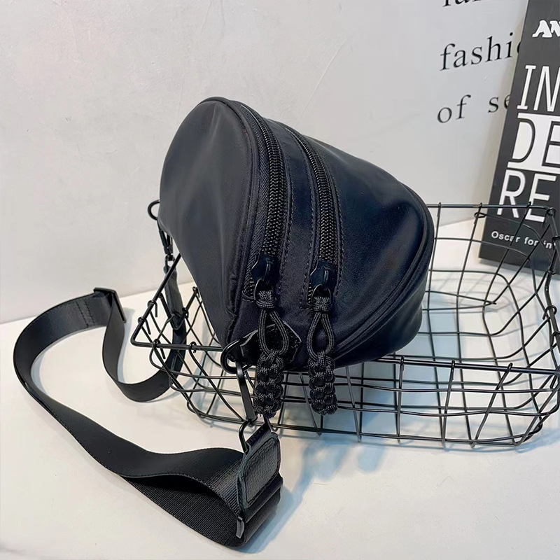 Casual crossbody bag Women's bag New waterproof Oxford cloth single shoulder bag Trend saddle bag personality simple commuter bag