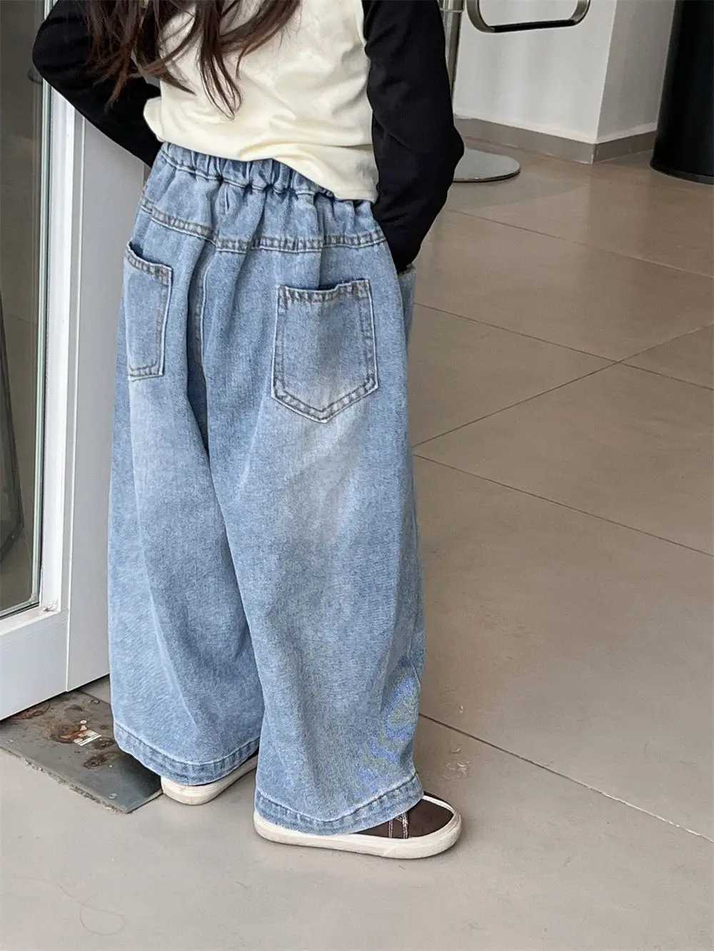 Jeans Spring and Autumn Childrens Pocket Wide Leg Jeans Contrast Loose Relaxed Pants for Boys and Girls Jeans Baby Kids Trousers