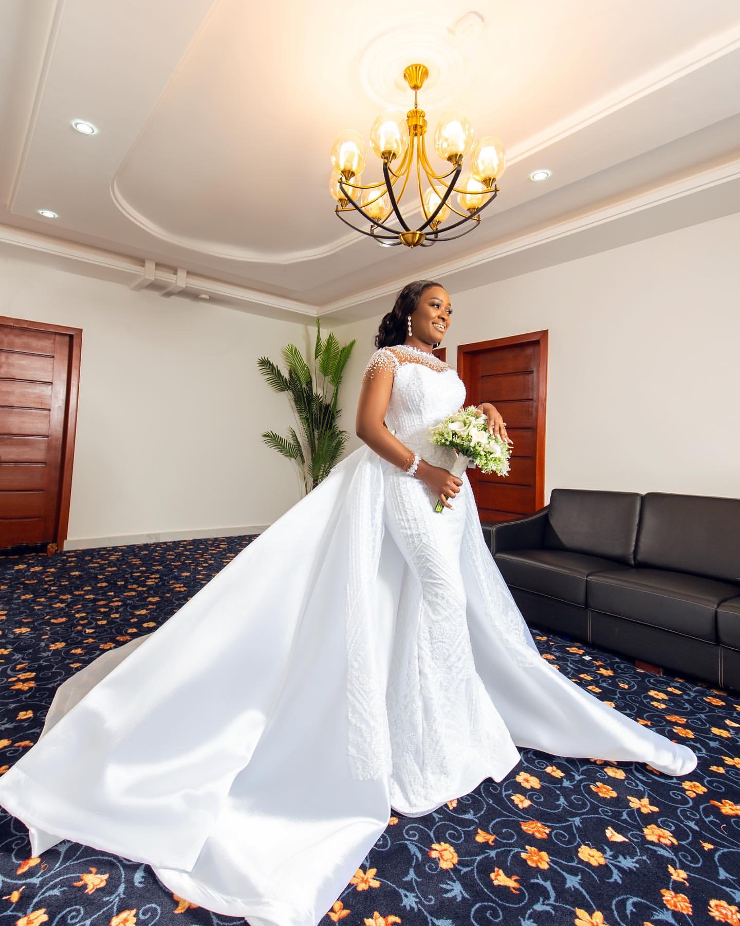 2024 Arabic Aso Ebi Plus Size White Mermaid Wedding Dresses Lacefull Beaded Sheer Neck Detachable Train Bridal Gowns Dress Vestidos De Novia ZJ409