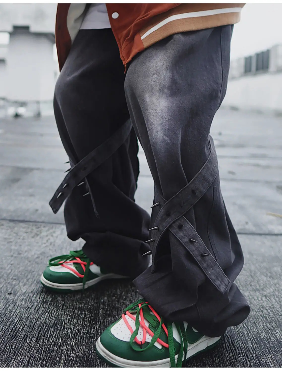 Punk Bell Bottom Jeans Men Hip Hop Denim Trousers Male Oversize Flare Pants Y2K Japanese Streetwear Rivet Vintage Loose 240807