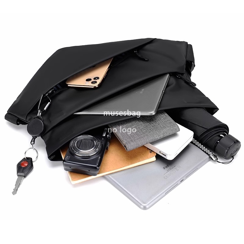 Fashion brand men's crossbody bag wholesale waterproof ipad multi-functional chest bag fashion cool diagonal shoulder bag