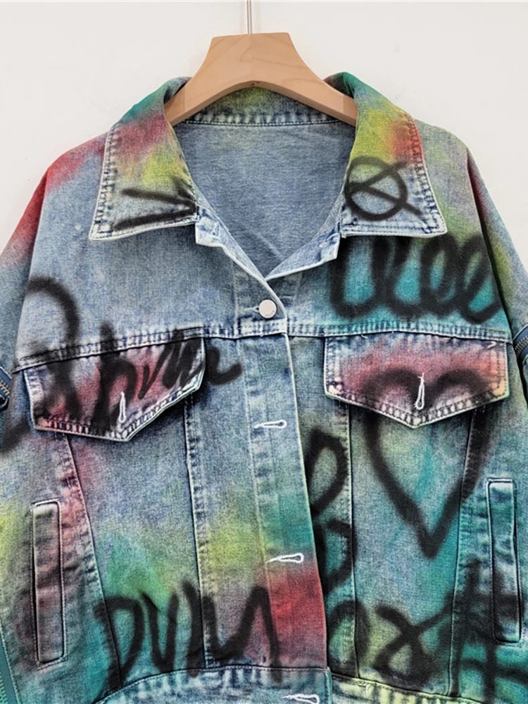 DEAT Women Denim Coat Loose Patchwork Zippers Letters Graffiti Contrast Color Irregular Jackets Autumn Fashion 33A1421 240808