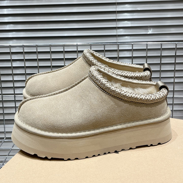 2024 Fashion New Thick Bottom Comfortable and Durable Sponge Cake Thick Bottom with Velvet Outer Wearing Baotou Cotton Slippers Luxury slippers