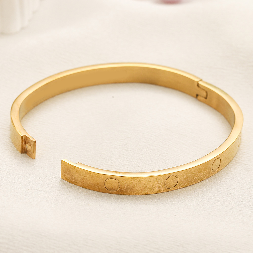 Europe America Fashion Style Bracelets With Steel Seal Women Bangle Luxury Charm Jewelry Gold Silver Stainless steel Wedding Lovers Gift Bangles 3Colors