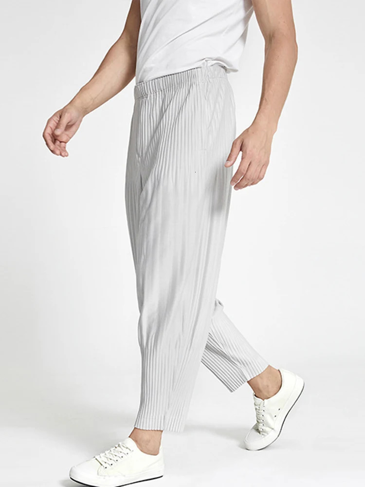 Miyake Pleated Solid Color Harem Pants Men Solid Color Pocket Elastic Waist Summer Female Loose Casual Trousers 240807