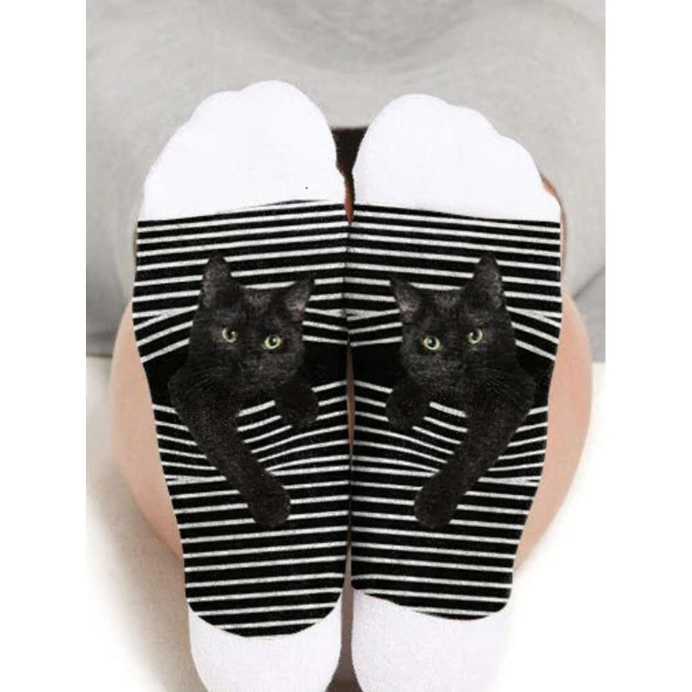 Men's new black white striped animal cat print plus size men's and women's mid tube socks dongdumaoyi