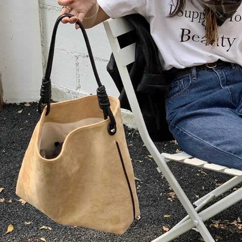 Large Capacity Retro Suede Bucket Autumn and Winter Handbags for Women Tote Bag 240808