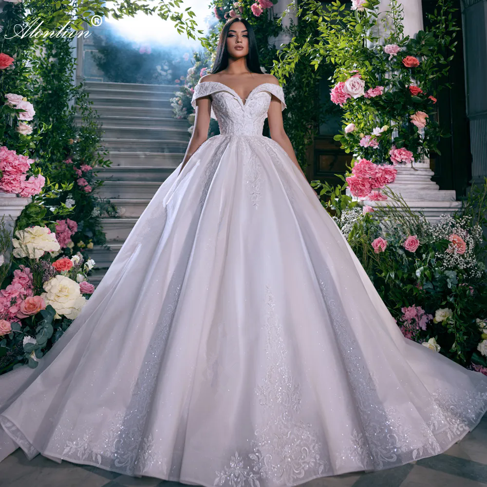 Dresses 2024 Garden Bridal Gown Off The Shoulder Lace Applique Beaded Ruched Pleats Sweep Train Crystals Decorated Wedding Gowns For Brides 6660312