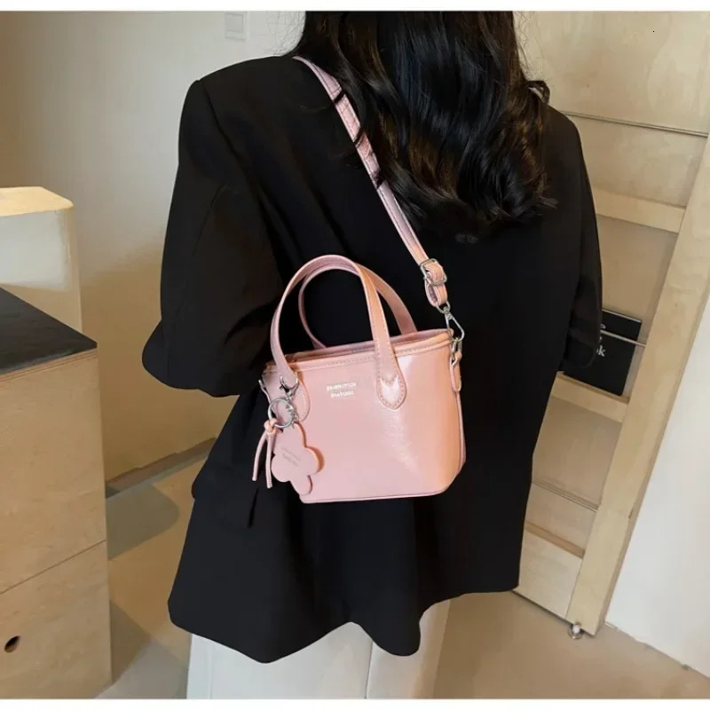Women's PU Fashion Shoulder Crossbody Bag - Solid Color, Versatile hot Handbag for Commuting