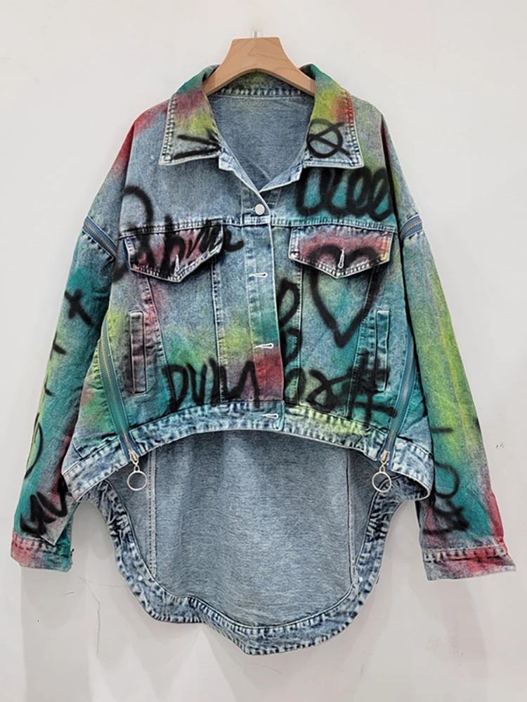 DEAT Women Denim Coat Loose Patchwork Zippers Letters Graffiti Contrast Color Irregular Jackets Autumn Fashion 33A1421 240808