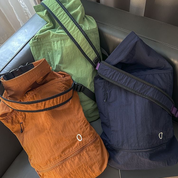 Super light! Men's and women's urban fitness wrinkle leisure outdoor sports waterproof roll mouth backpack large capacity single bag