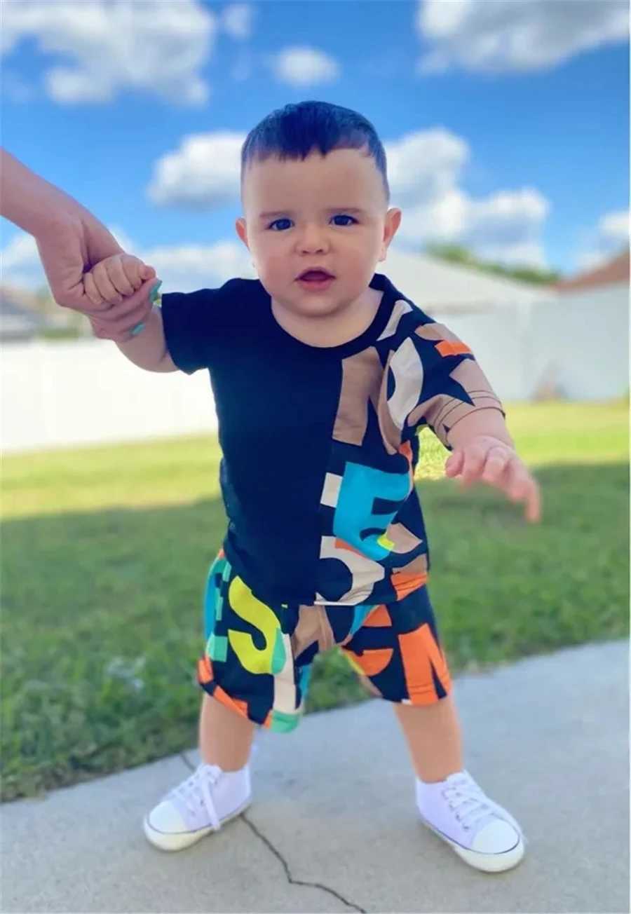 Clothing Sets New Fashion Preschool Baby and Boy Clothing Set with Alphabet Printing Cotton Short Sleeves O-neck T-shirt and 2-piece SetY241225FNSY