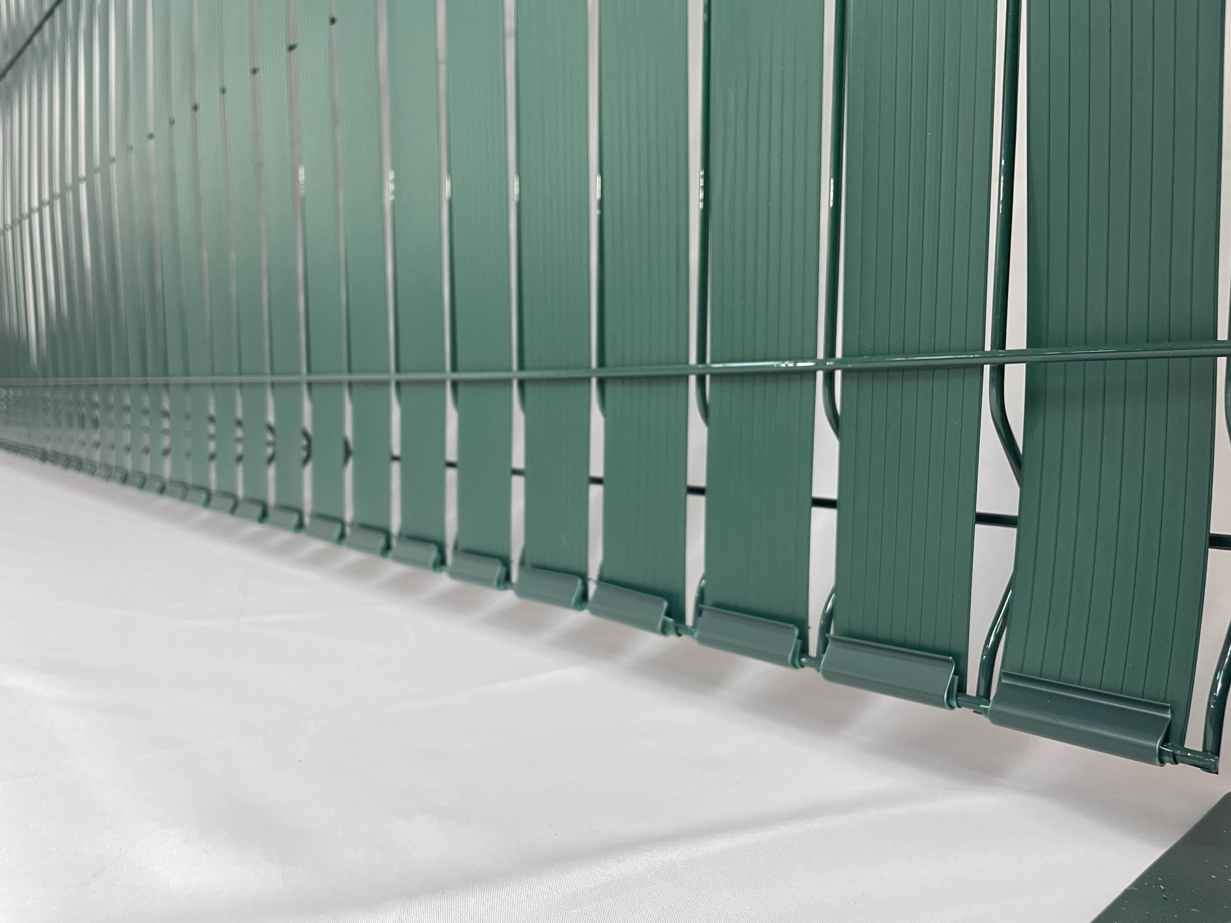 Fence cloth clip PVC46mm courtyard decoration fence, plastic garden fence, privacy tape roll hook mesh fence