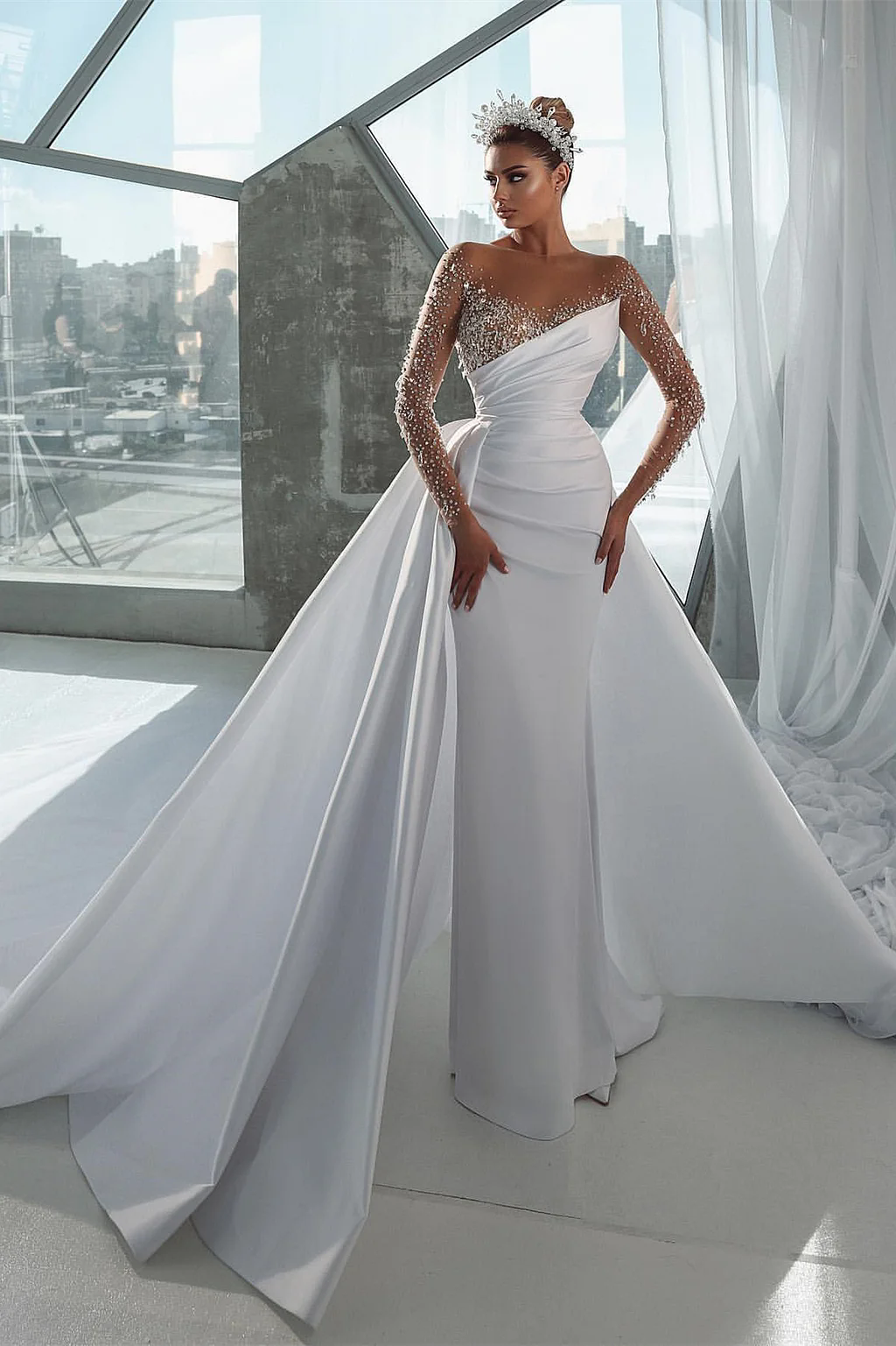 Stunning Arabic Dubai Wedding Dresses White Beading Ball Gown Long Sleeves Princess Illusion Scoop Bridal Gown Pleat Plus Size Wedding Gowns for Bride