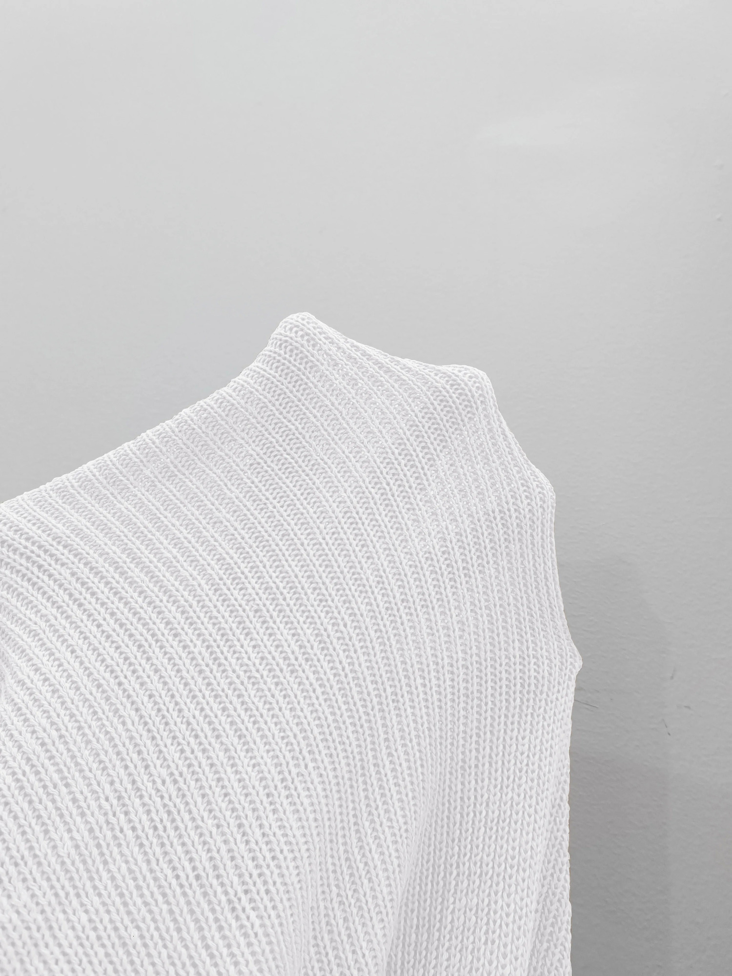 Womens Off Shoulder Pullover Sweater - Cozy and Stylish Long Batwing Sleeve Sweater for Spring and Fall 240808