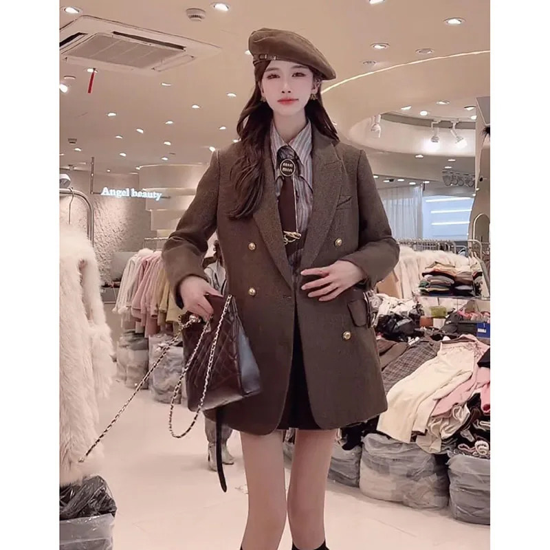 Womens retro wool jacket 2024 autumn and winter doublelayer warm womens long sleeved 240807