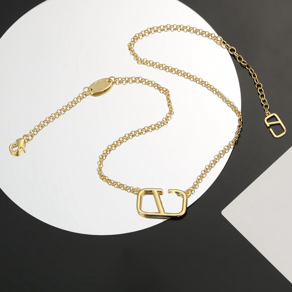 Women Pendant Necklaces V Letter Luxury Designer Valentine Jewelry Woman VLogo Pearl Long Sweater Chain Gold fghn678