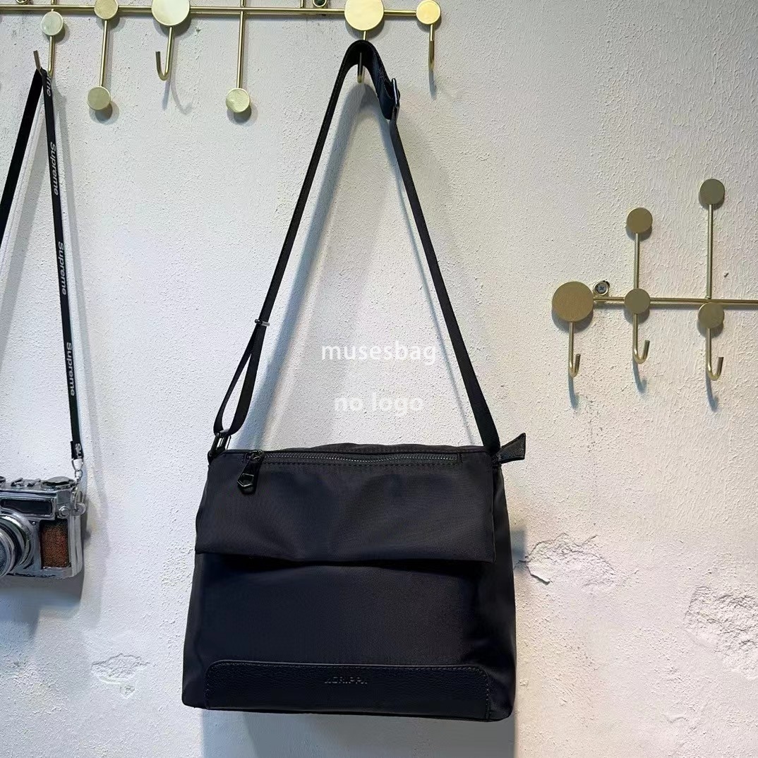 Fashion crossbody bag New waterproof nylon shoulder bag all-in-one large capacity crossbody bag leisure commuter bag simple women's bag