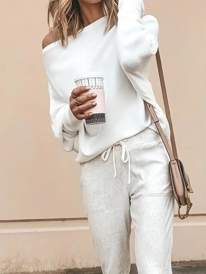 Womens Off Shoulder Pullover Sweater - Cozy and Stylish Long Batwing Sleeve Sweater for Spring and Fall 240808