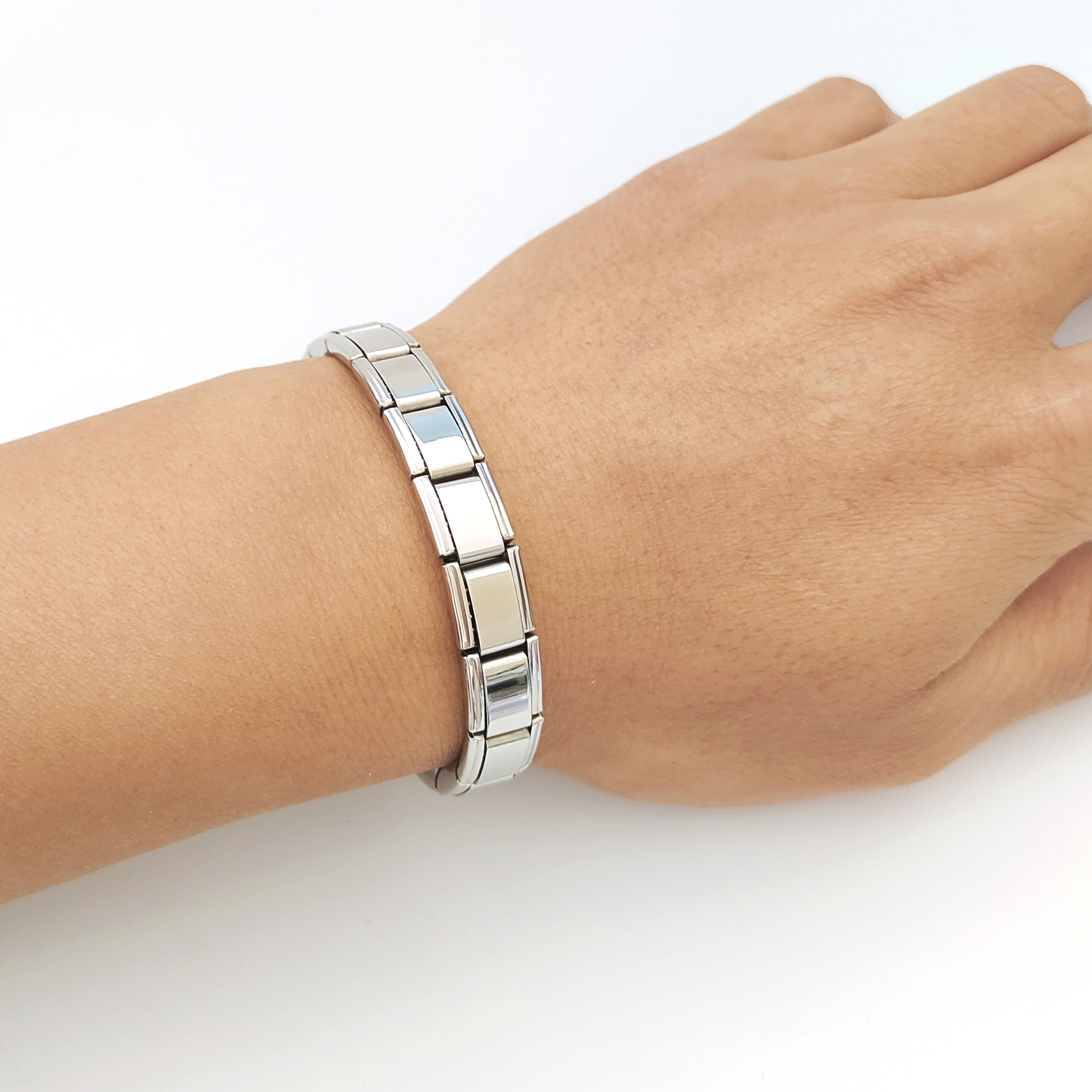 Stainless steel elastic fashionable bracelet with adjustable personality, domineering men's and women's bracelets, engraved souvenirs
