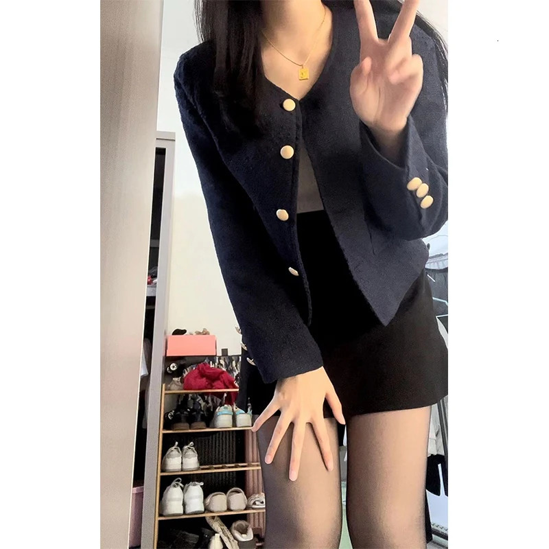 Vintage Cropped Tweed Jackets Women Elegant Quilted Suit Coat Korean Single Breasted Blazer Winter Ladies Thick Short Outerwear 240812