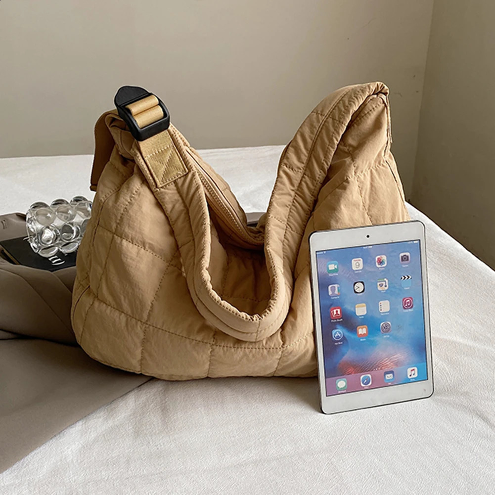 Women Fashion Messenger Large Capacity Quilted Puffer Shoulder Simple Cloud Sling Solid Color Outdoor Travel Bag 240809