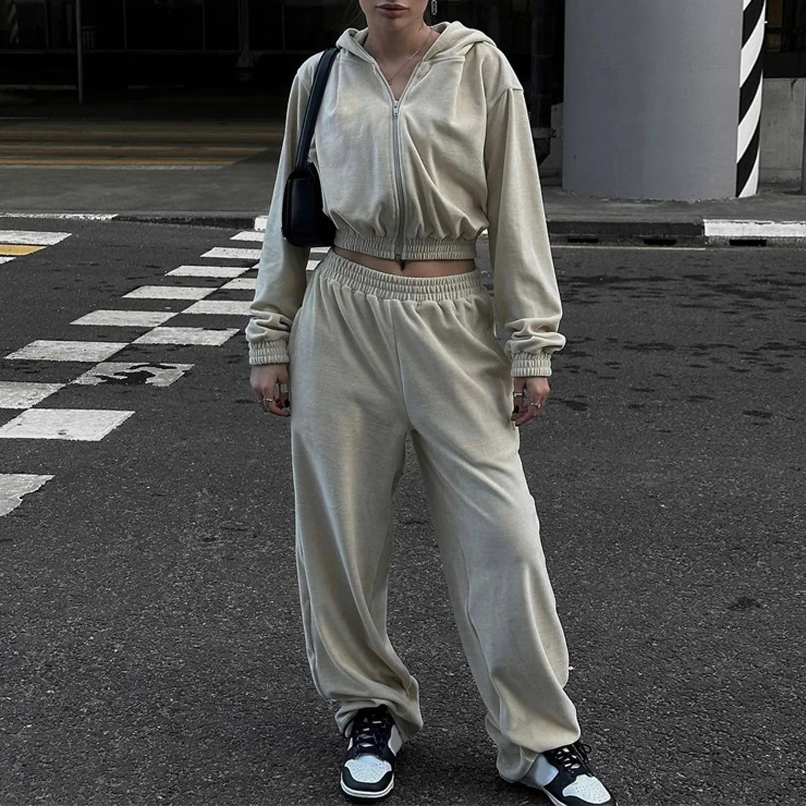 Womens Autumn Winter Casual Longsleeved Hoodie Sports Suit Solid Color Zipper Short Jacket Belted Tracuit Lady Twece Set