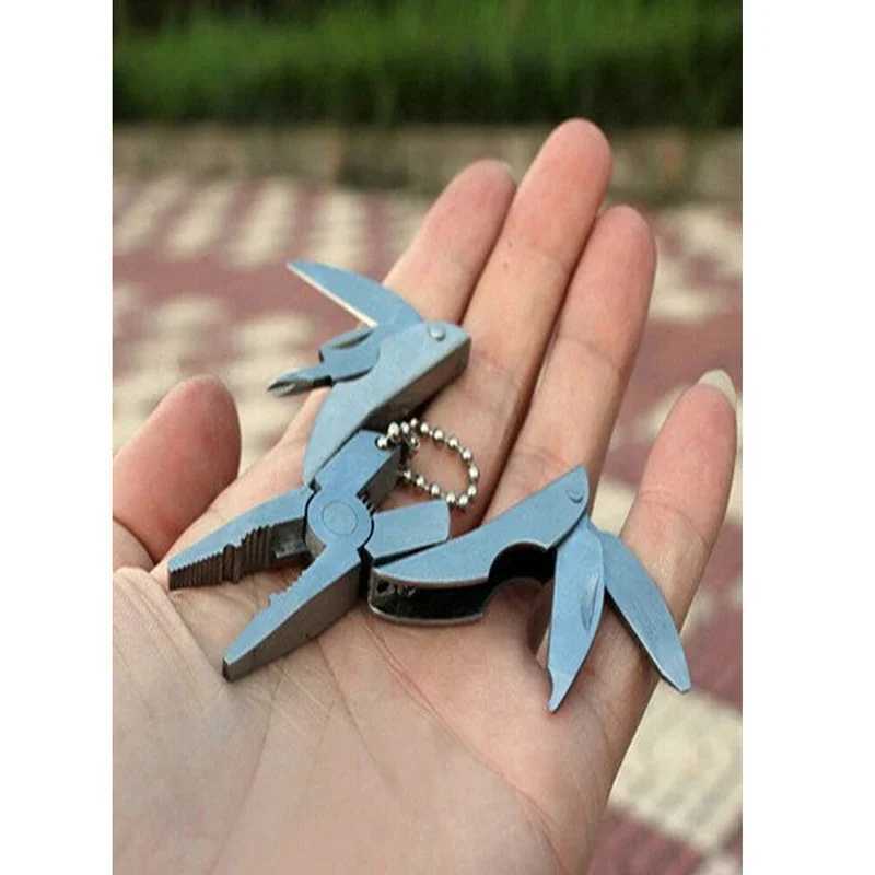 Portable multifunctional folding wrench stainless steel folding knife keychain screwdriver camping survival EDC tool travel kit W240808
