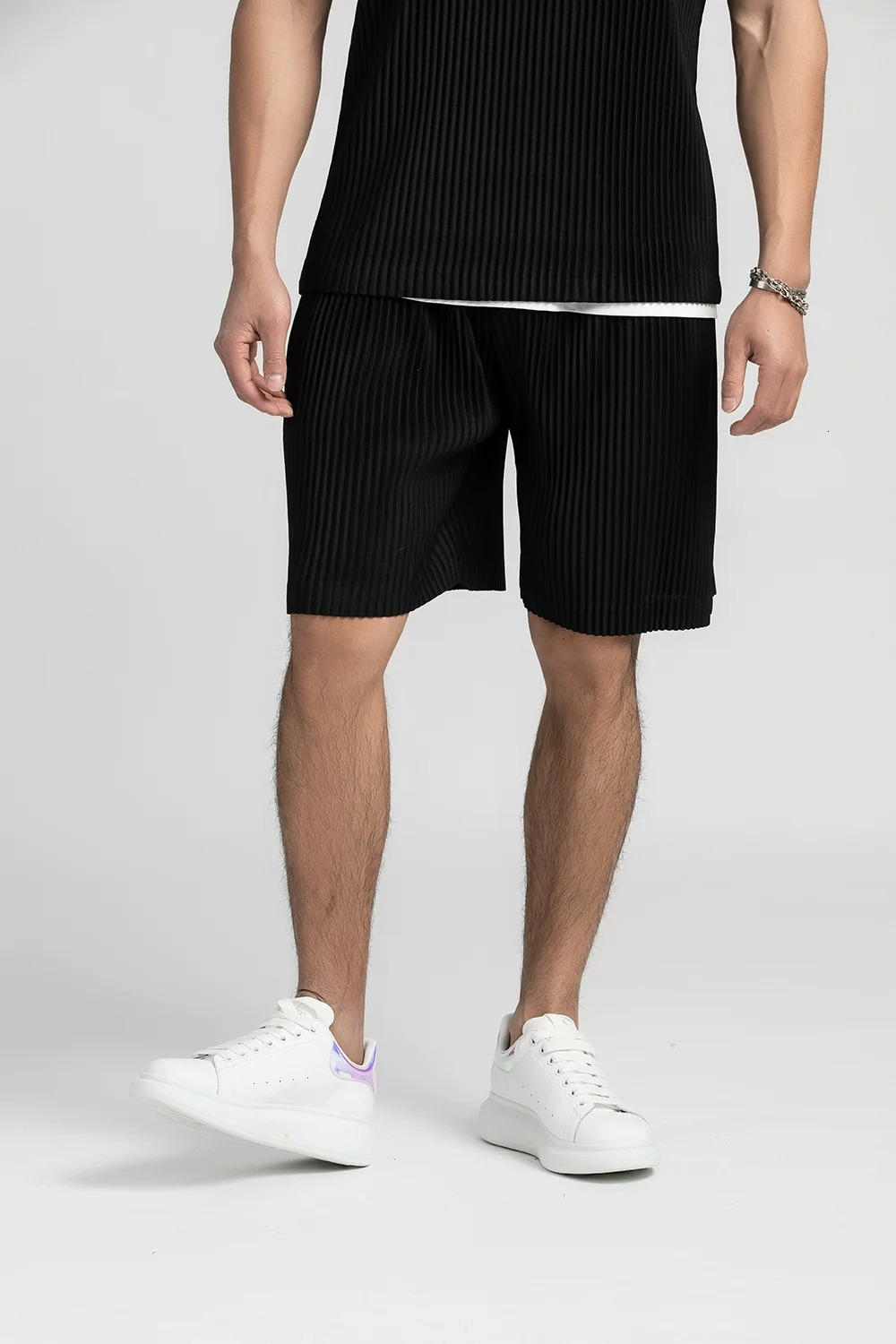 Miyake pleated mens shorts loose casual mens summer shorts gym sports shorts mens drawstring pants240808