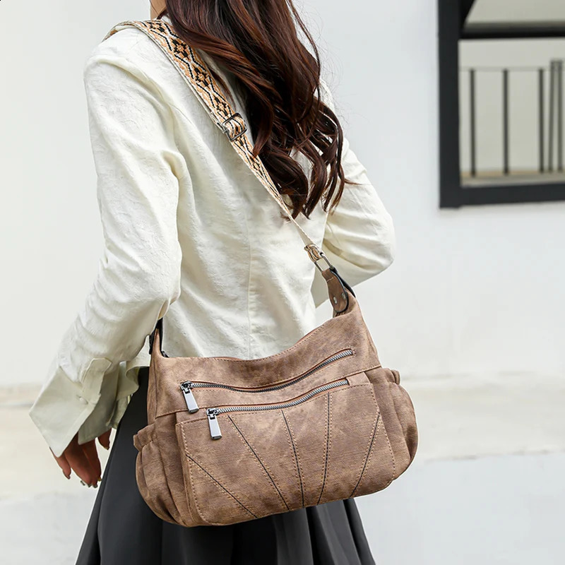Women PU Casual Tote Handbag Large Capacity Travel Tote Bag Zipper Closure Trendy Messenger Bag Multi-pockets Simple Satchel Bag 240809