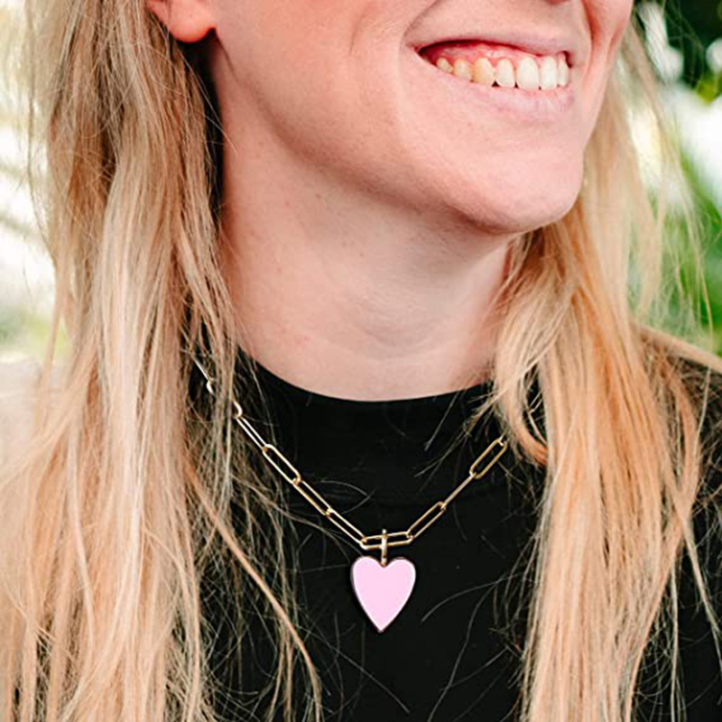 Top source colored heart-shaped jewelry, gold-plated stainless steel paperclip necklace, cute and exquisite necklace for women, boys and girls