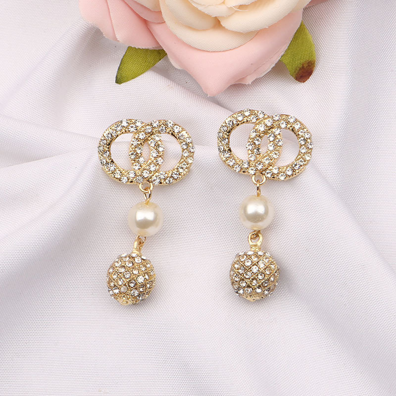 Fashion Gold Plated Sier Earrings Designers Letters Stud Geometric Famous Women Round Crystal Rhie Pearl Earring Wedding Party Jewerlry