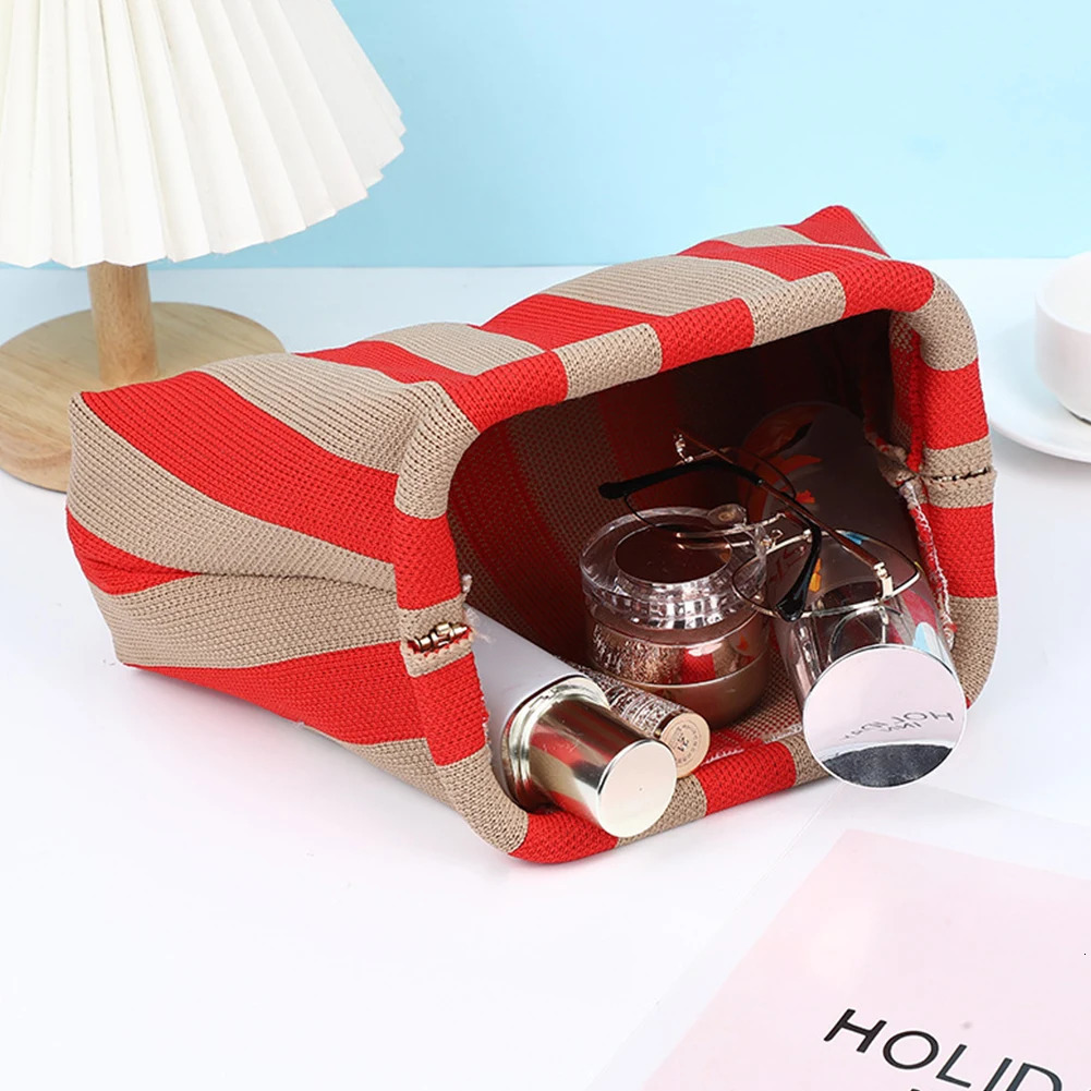 Summer beach womens clutch bag crochet handbag wallet casual color lock pleated garbage woven cloud 240808