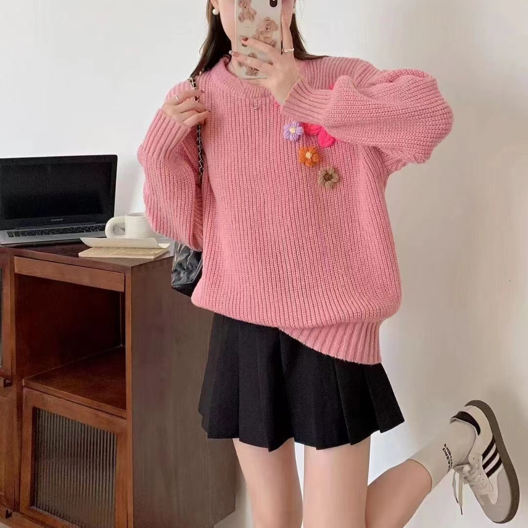 Round neck soft glutinous pullover women, autumn winter new loose and lazy style, three-dimensional flower knitted sweater for women dongdumaoyi