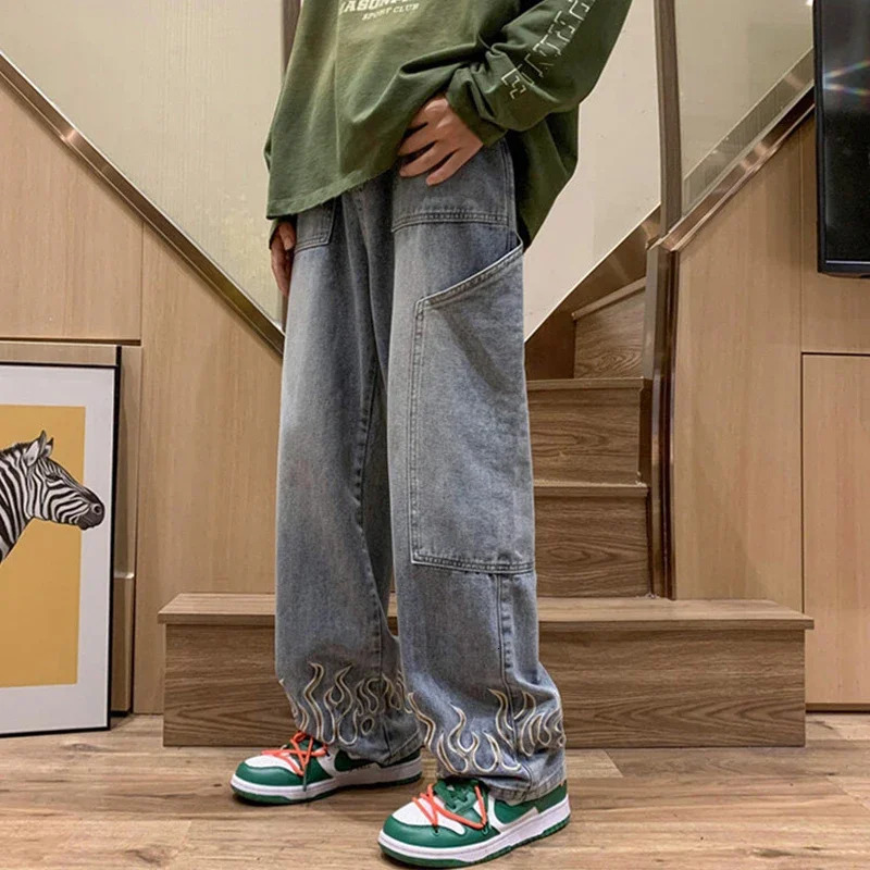 Fashion Flame Embroidery Mens Jeans Neutral Wide Leg Denim Trousers Loose Straight Jeans Youth Casual Baggy Hip Hop Pants 240821