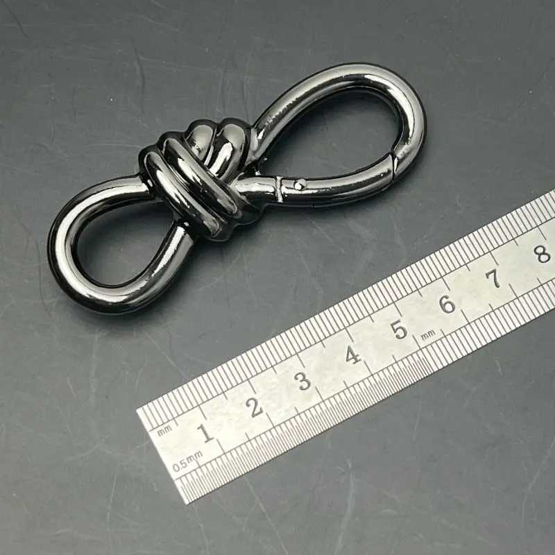 Metal keychain fashionable waist decoration backpack decoration lucky dice black 8 portable bottle opener mens small gift W240808