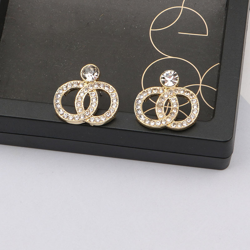 Simple Sier Letters Stud Famous Earings Designer for Woman Geometry Round Crystal Rhie Pearl Earring Wedding Party Designers Jewerlry Gifts